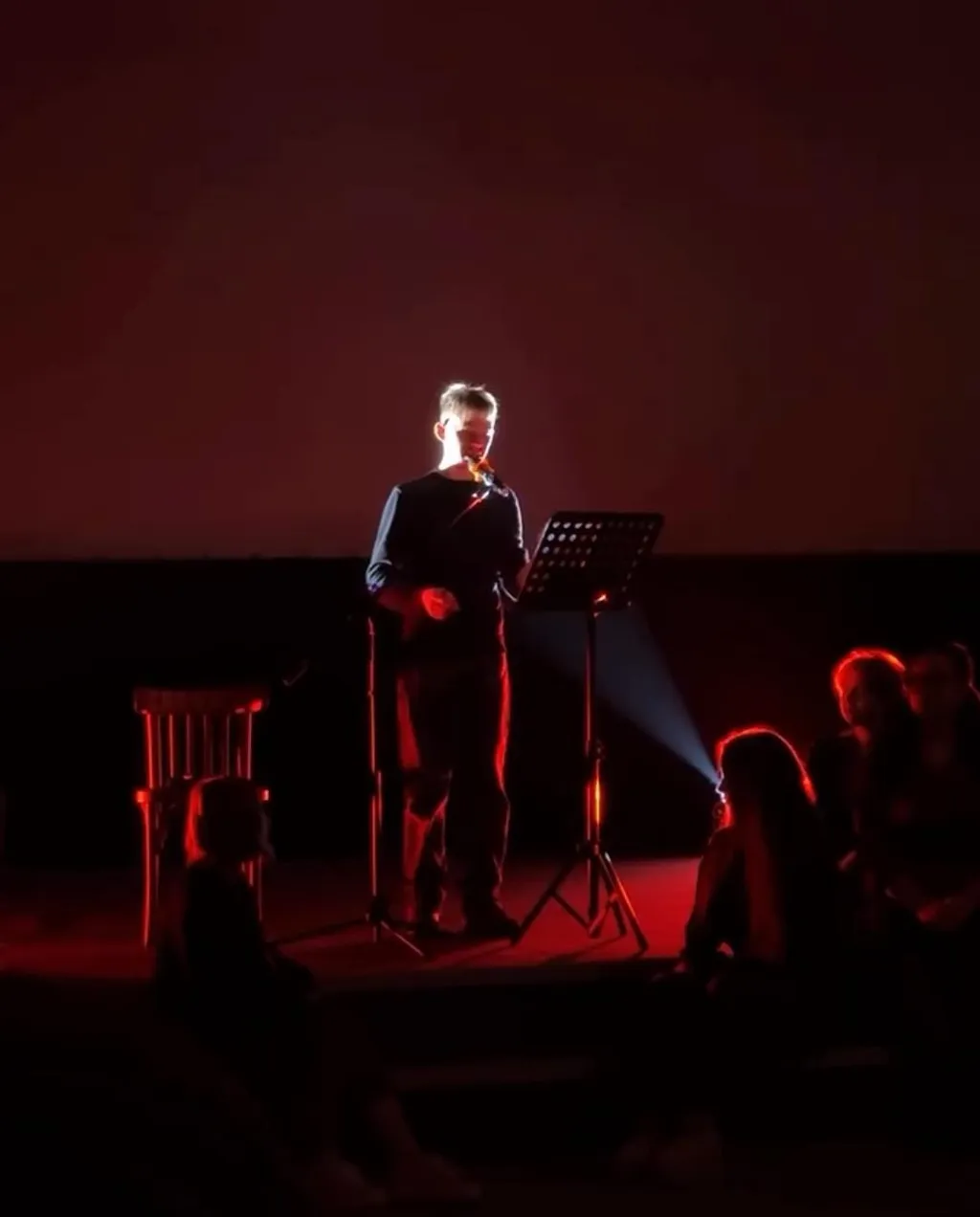 Другие: вечер, где встретились поэзия и театр