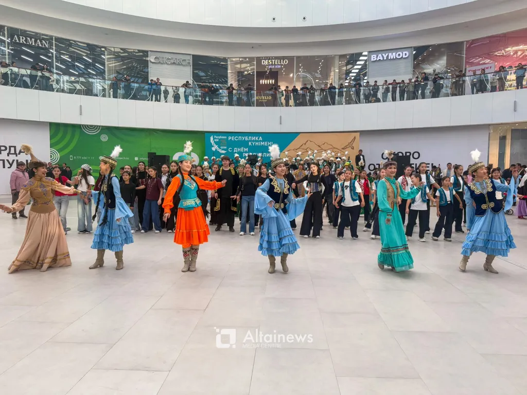 MAXIMALL сауда үйінде Республика күні аталып өтті